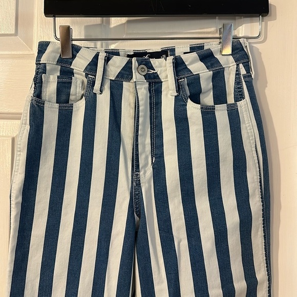 Hollister Classic Stretch Ultra High-Rise Mom Wide Stripe Jeans - Size 26 - Picture 2 of 10